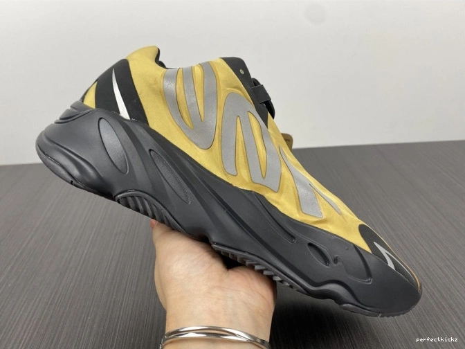 Yeezy Boost MNVN Flux' 700 GZ0717 'Honey 0716